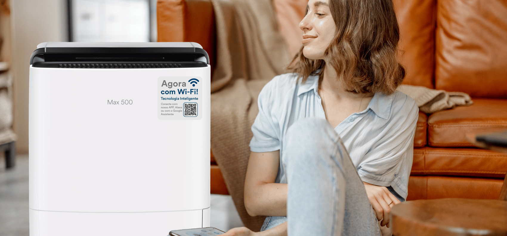 mulher-sentada-perto-do-desidrat-max-wifi-desumidificador-ar-ap-2021-08-31-15-11-01